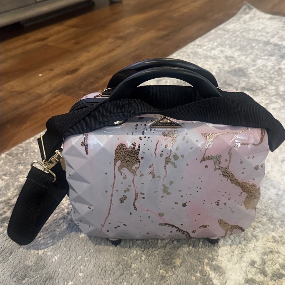 Elegant Pink and Gold Makeup Case